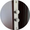 Fehér TerraSec biztonsági ajtó bérházba - Classic Line mintával, Selyemfényű
